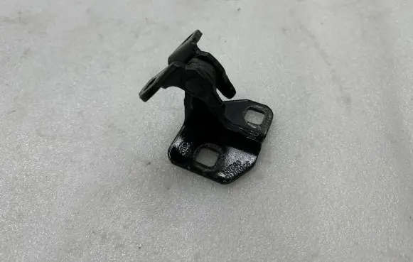 Tesla Model S Rear door lower hinge 956901E I120038