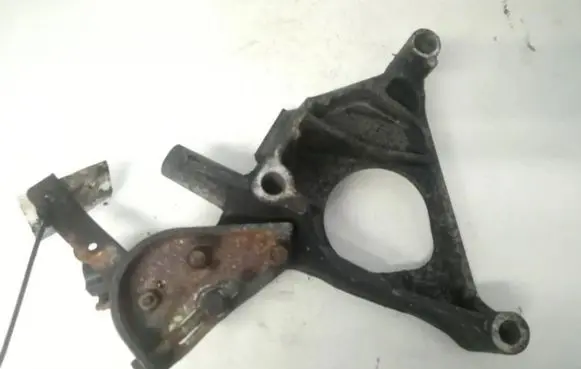 Nissan Almera N16 Engine mounting bracket
