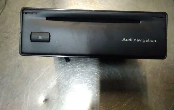 Audi A6 S6 C5 4B CD/DVD changer 8618842290 4D0919892