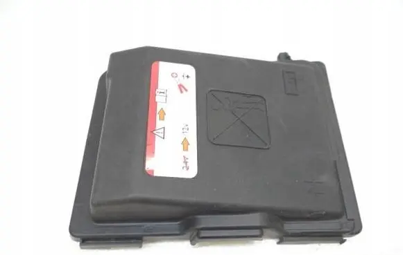 Peugeot 3008 II Relay mounting block 9678633380