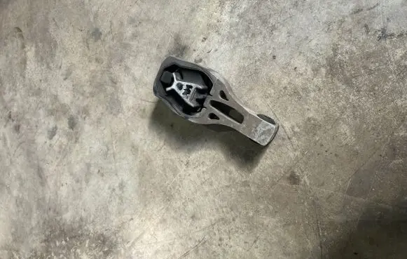 Opel Grandland X Engine mount bracket 9811786680