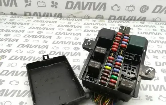 SsangYong Rodius Fuse module 8224032131