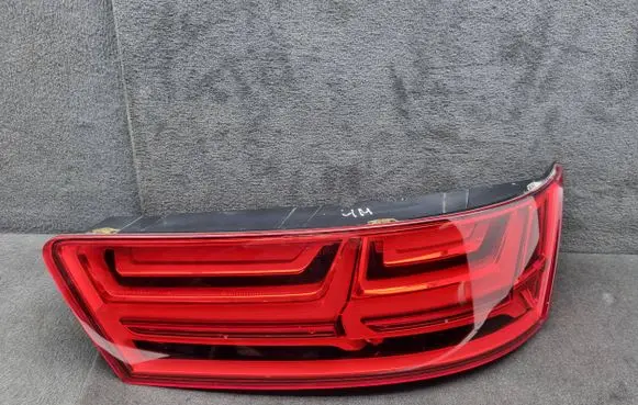 Audi Q7 4M Rear/tail lights 4M0945094C