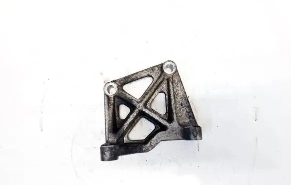 Isuzu D-Max Engine mounting bracket