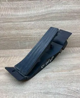 BMW 3 E90 E91 Accelerator throttle pedal 6766930 25916010