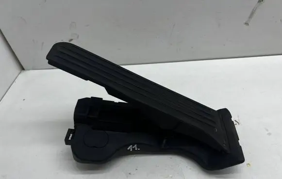 Volkswagen PASSAT B6 Accelerator throttle pedal 1K1723503L 6PV00860001