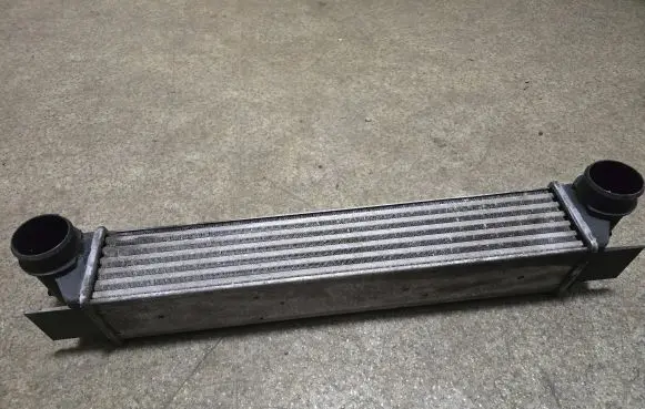BMW 5 E39 Intercooler radiator 17512247359