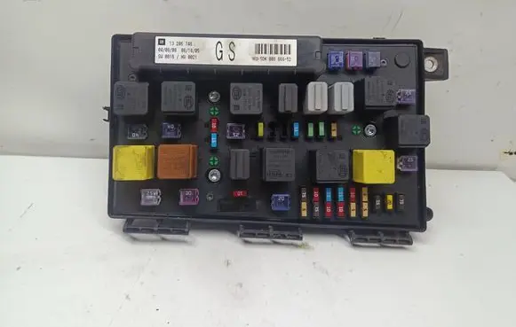 Opel Zafira B Fuse module 13206746 5DK00866852