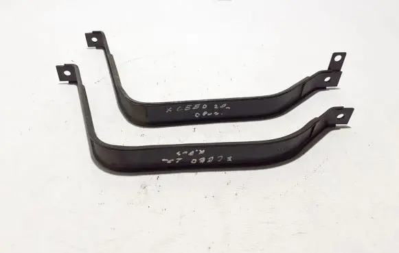 Fuel tank mounting bracket