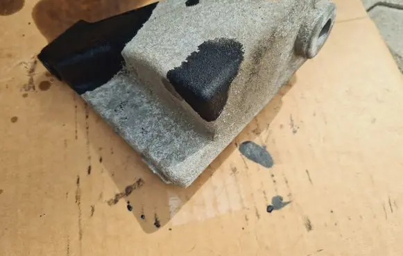 Engine mounting bracket