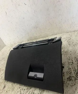 BMW X3 E83 Glove box