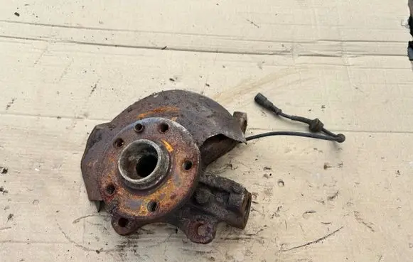 Volkswagen Transporter - Caravelle T4 Front wheel hub spindle knuckle