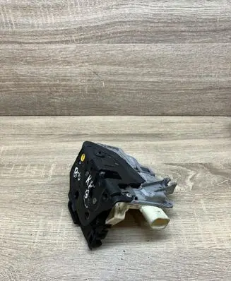 Volkswagen PASSAT B6 Rear door lock 3C4839015A