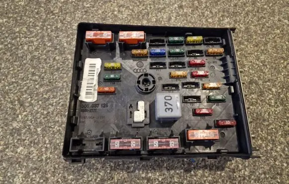 Volkswagen PASSAT CC Fuse module 3C0937125