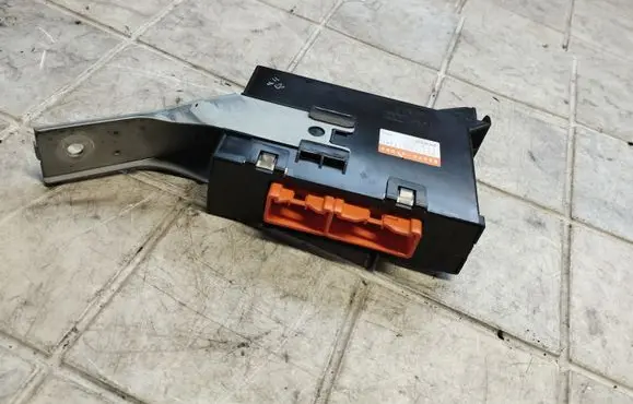 Toyota Avensis T220 ABS control unit/module 8865005080 MB1773003241