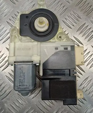 Citroen C4 I Front door window regulator motor 9681576780