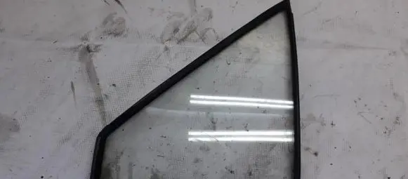 Volkswagen PASSAT B2 Front door vent window glass four-door 