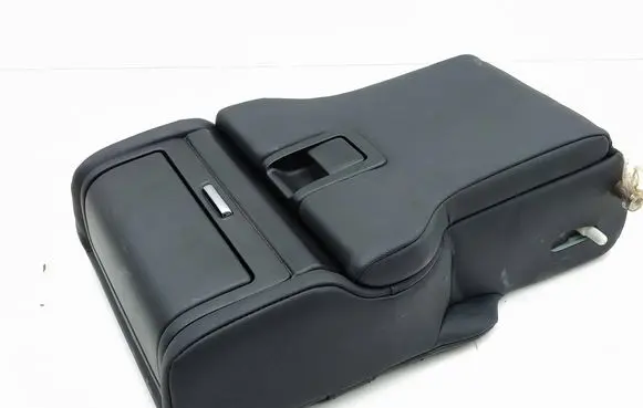 Lexus RX 450H Rear seat armrest 