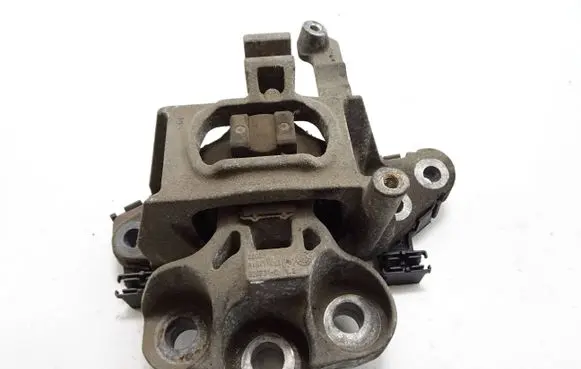 Engine mounting bracket