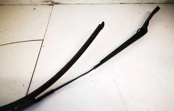 Opel Astra J Front wiper blade arm 13289888