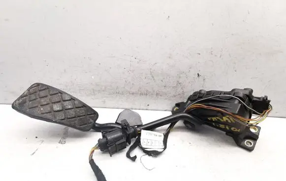 Volkswagen PASSAT B5 Accelerator throttle pedal 8D2721523B