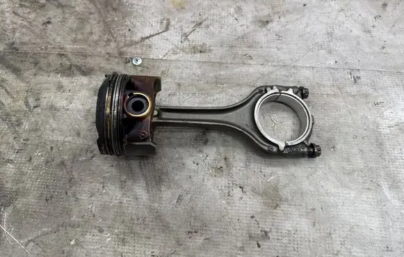Audi A3 S3 8V Piston with connecting rod 04E198401AE 05E107065C 05E107065S