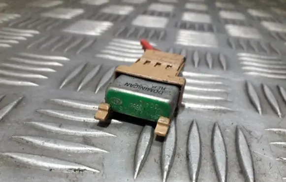 Audi A4 S4 B5 8D Other relay 443937105a