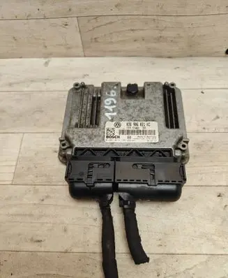 Volkswagen Touran I Engine control unit/module 03G906021KC 0281013196 1039S17168