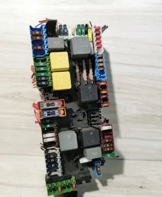 Mercedes-Benz Sprinter W907 W910 Fuse module A9075450100 P00170402AI ZGS002
