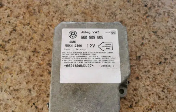 Skoda Octavia Mk1 (1U) Airbag control unit/module 6Q0909605