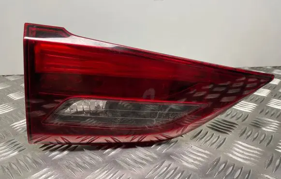 Toyota Avensis T270 Tailgate rear/tail lights