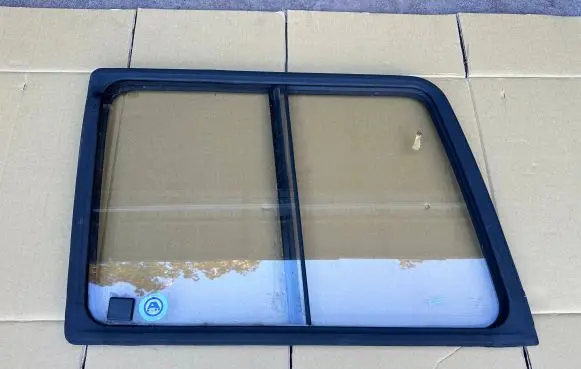Mitsubishi Pajero Rear side window MB646901 MB134497 MB643873