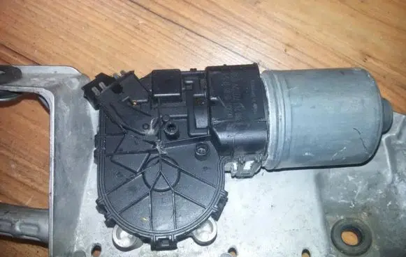 Renault Modus Wiper motor 0390241777