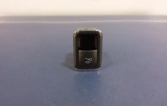 Mercedes-Benz E W212 Tailgate opening switch A2128204410
