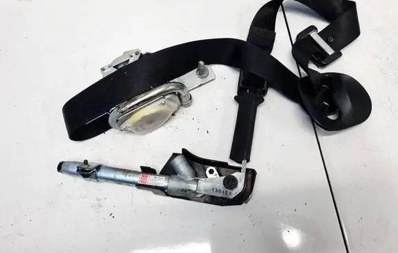 Tesla Model S Front seatbelt 104825903A