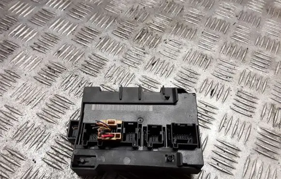 Volkswagen Golf V Comfort/convenience module 1K1971262J 1K0959433AK Y020723810