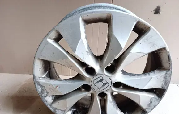 Honda CR-V R17 alloy rim 