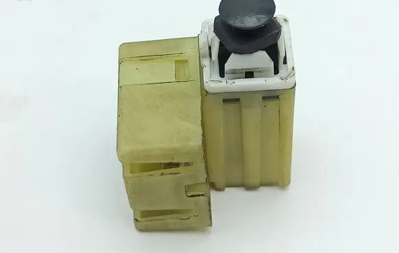 Chrysler 300 - 300C Brake pedal sensor switch 04671336