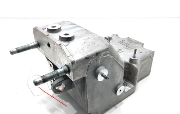 Hyundai Kona II Engine mounting bracket 