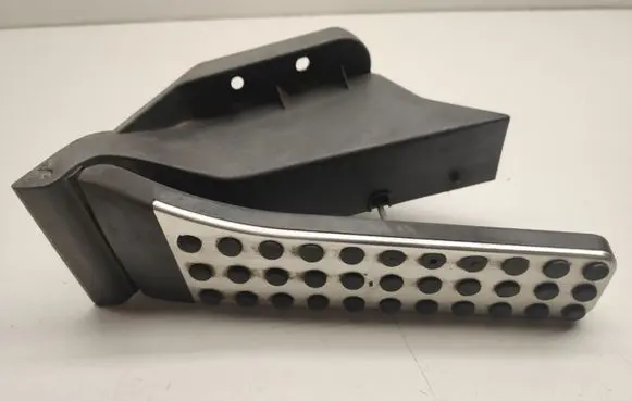 Mercedes-Benz E W212 Accelerator throttle pedal A2043000204