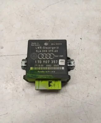 Skoda Octavia Mk2 (1Z) Light module LCM 1T0907357 5LA00837960 00020065