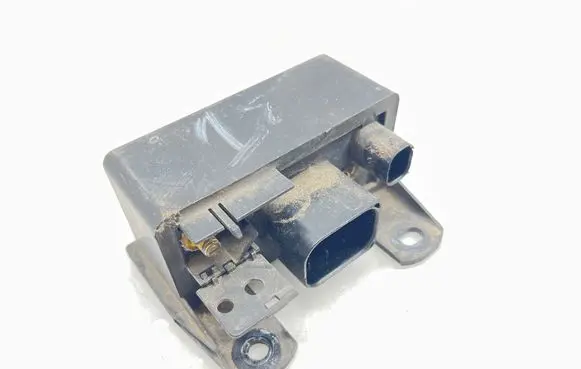 Mercedes-Benz C W203 Glow plug pre-heat relay 0005453516