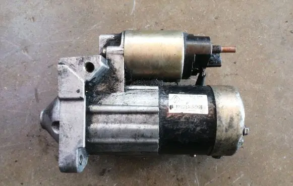 Renault Modus Starter motor 8200021396