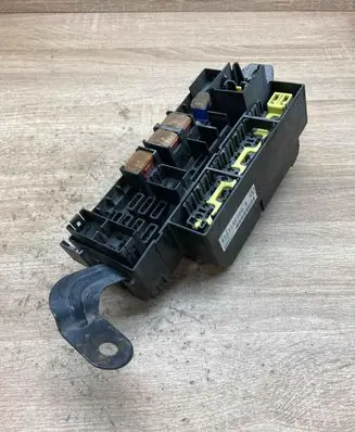 Subaru Legacy Fuse module 82231AE0006 MB200100B