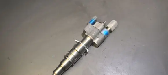 BMW 3 E90 E91 Fuel injector 13537589048 7589048 10181010