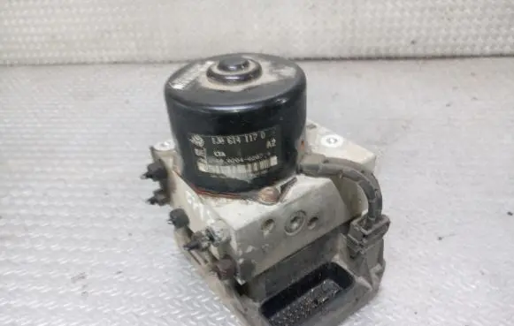 Volkswagen Golf IV ABS Pump 1J0907379P 1J0614117D