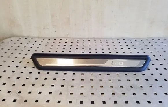Hyundai i40 Front sill trim cover 858833Z100
