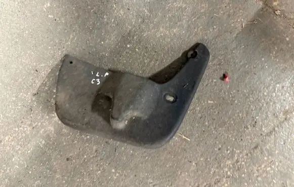 Citroen C3 Picasso Front mudguard 9685672180