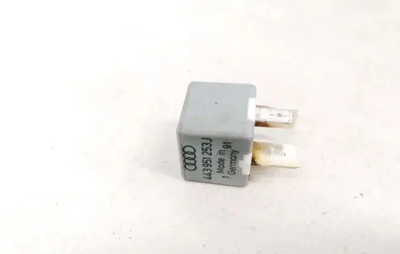 Volkswagen PASSAT B5.5 Other relay 443951253J 899511