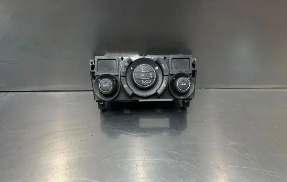 Peugeot 5008 Climate control unit 96738321xt